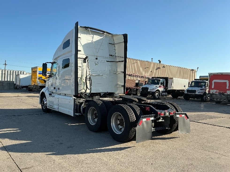 Sleeper Tractor-Heavy Duty Tractors-Volvo-2022-VNL64760-Omaha-NE-357,760\n\t\tmiles-$ 89,000 - Image 5