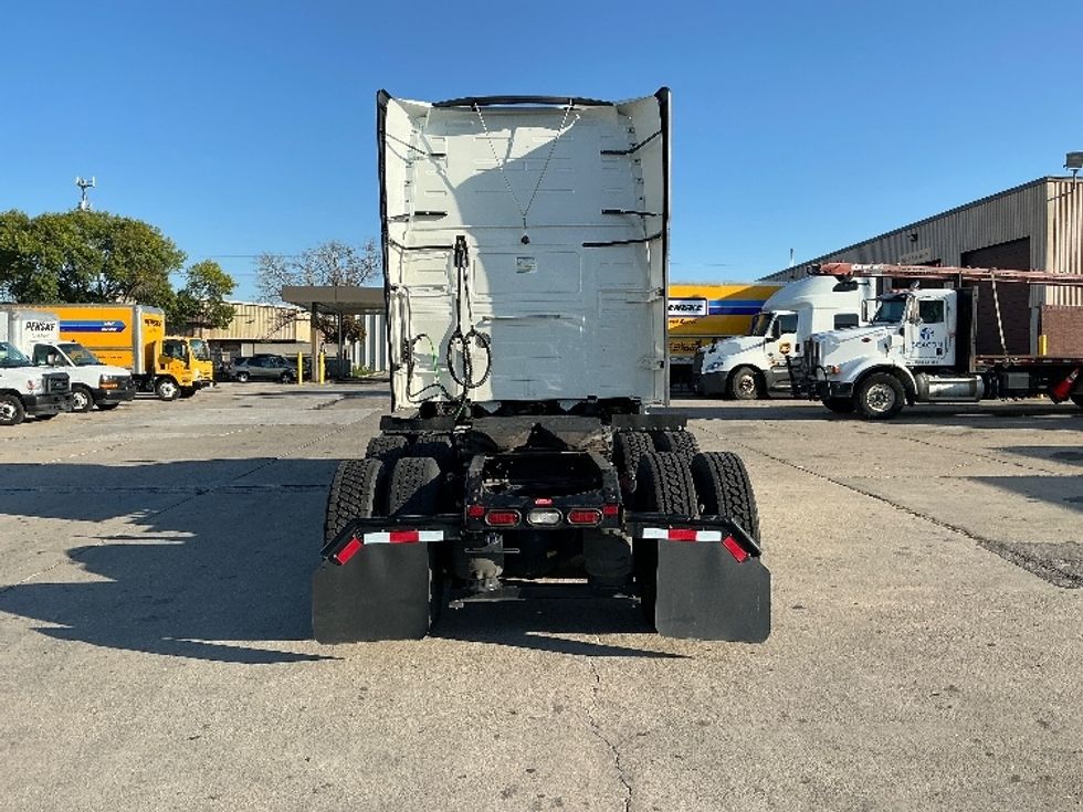 Sleeper Tractor-Heavy Duty Tractors-Volvo-2022-VNL64760-Omaha-NE-357,760\n\t\tmiles-$ 89,000 - Image 6
