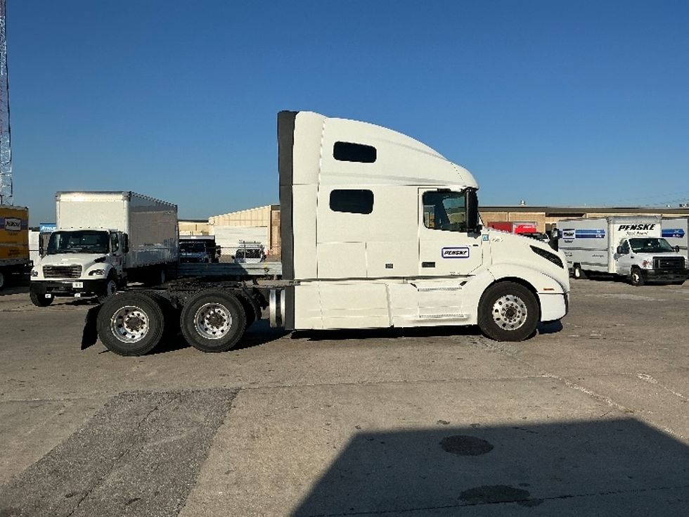 Sleeper Tractor-Heavy Duty Tractors-Volvo-2022-VNL64760-Omaha-NE-357,760\n\t\tmiles-$ 89,000 - Image 8