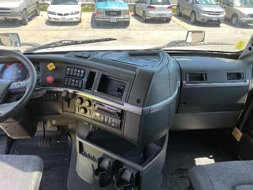 Sleeper Tractor-Heavy Duty Tractors-Volvo-2022-VNL64760-Omaha-NE-533,560\n\t\tmiles-$ 72,500 - Image 12
