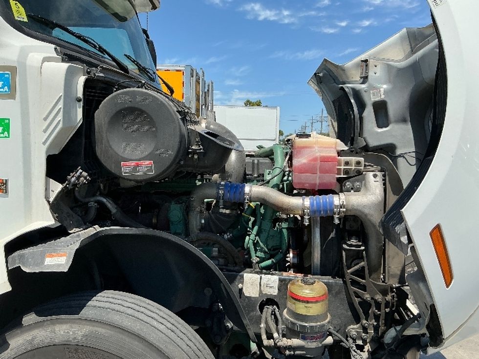 Sleeper Tractor-Heavy Duty Tractors-Volvo-2022-VNL64760-Omaha-NE-533,560\n\t\tmiles-$ 72,500 - Image 20