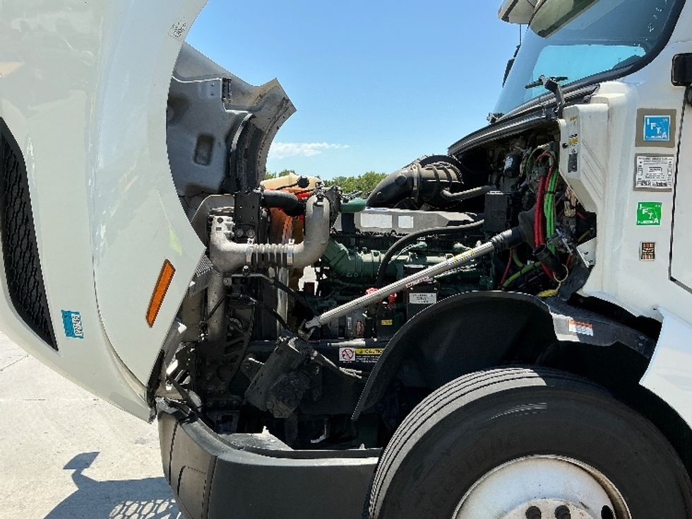 Sleeper Tractor-Heavy Duty Tractors-Volvo-2022-VNL64760-Omaha-NE-533,560\n\t\tmiles-$ 72,500 - Image 21