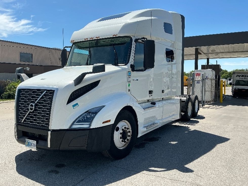 Sleeper Tractor-Heavy Duty Tractors-Volvo-2022-VNL64760-Omaha-NE-533,560\n\t\tmiles-$ 72,500 - Image 3