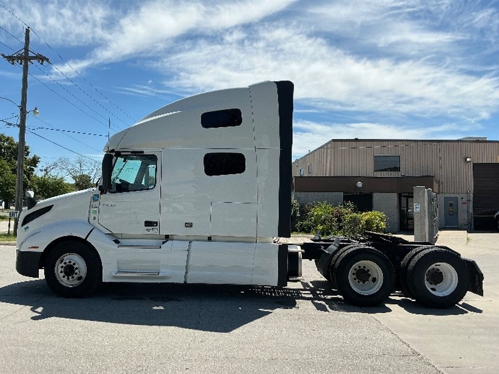 Sleeper Tractor-Heavy Duty Tractors-Volvo-2022-VNL64760-Omaha-NE-533,560\n\t\tmiles-$ 72,500 - Image 4