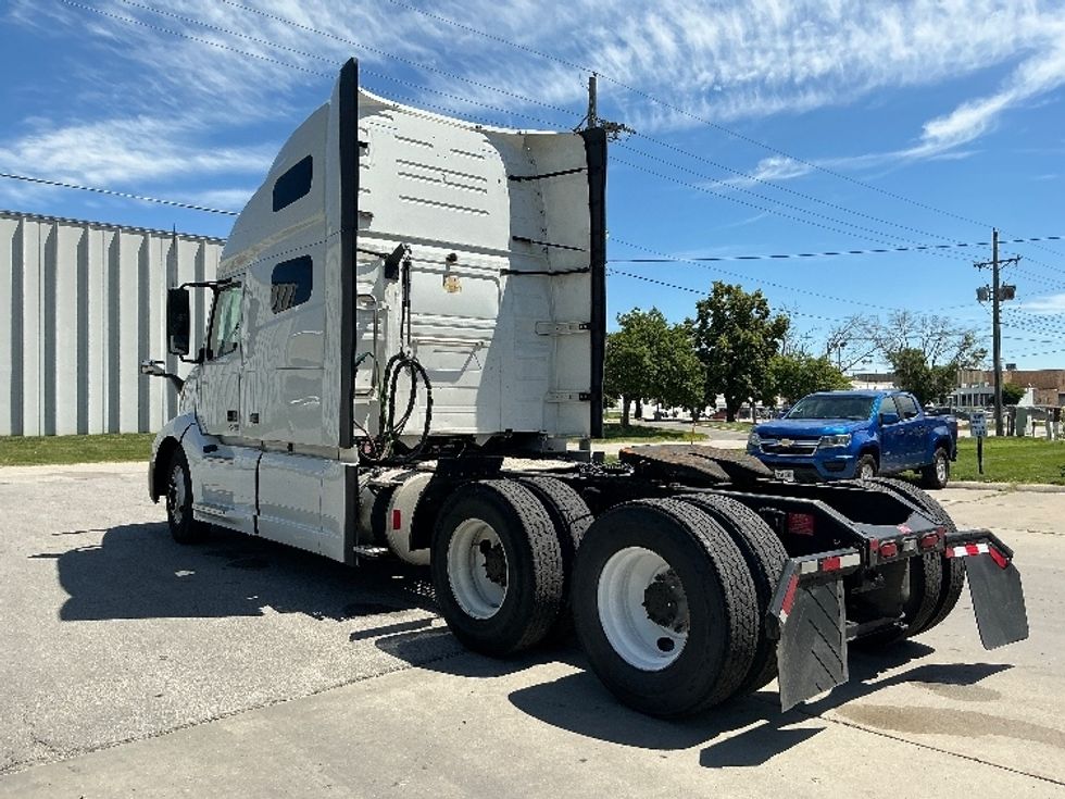 Sleeper Tractor-Heavy Duty Tractors-Volvo-2022-VNL64760-Omaha-NE-533,560\n\t\tmiles-$ 72,500 - Image 5