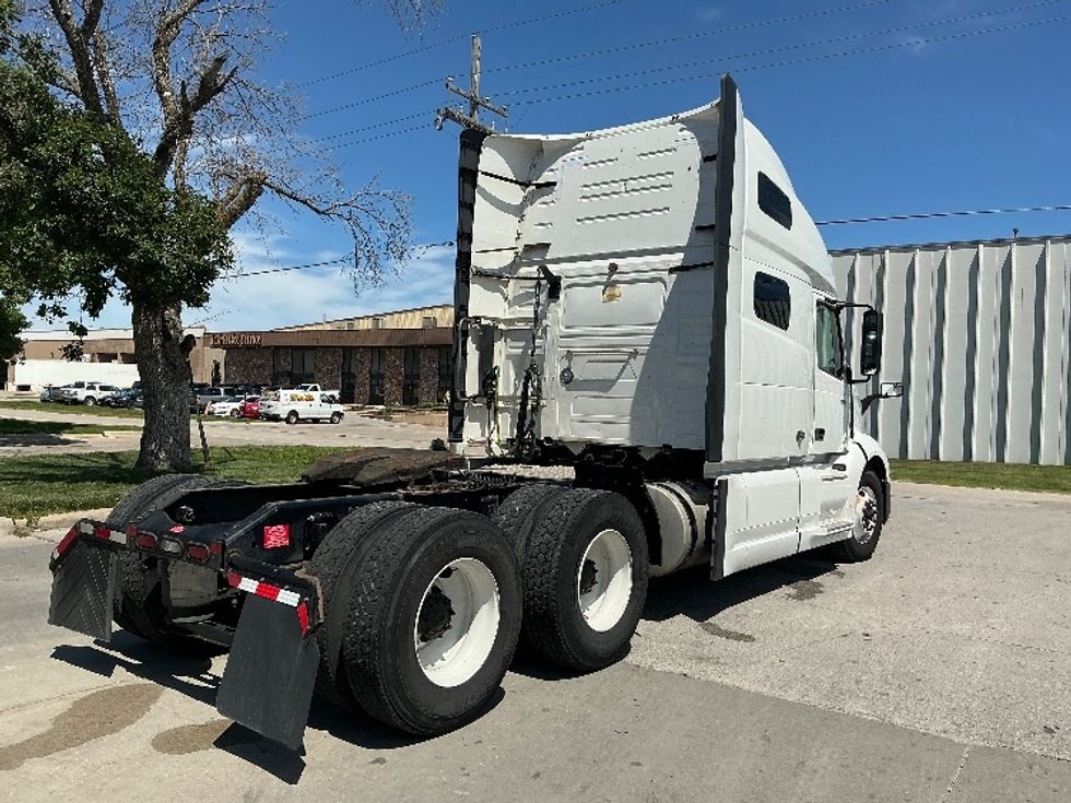 Sleeper Tractor-Heavy Duty Tractors-Volvo-2022-VNL64760-Omaha-NE-533,560\n\t\tmiles-$ 72,500 - Image 7