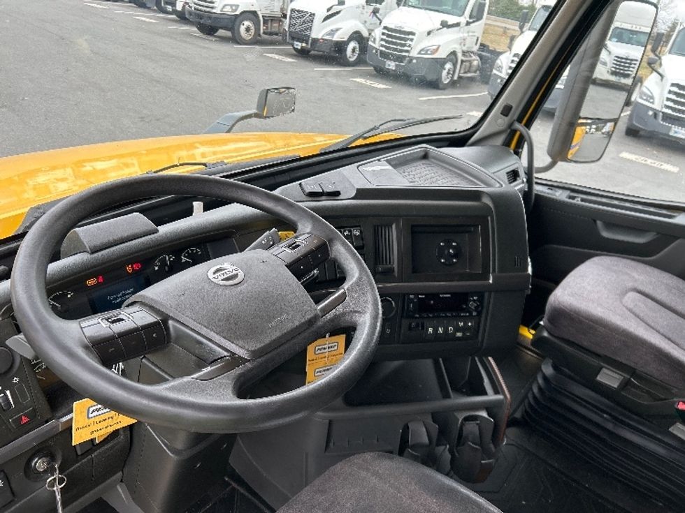 Sleeper Tractor-Heavy Duty Tractors-Volvo-2022-VNL64760-Omaha-NE-602,811\n\t\tmiles-$ 65,750 - Image 10