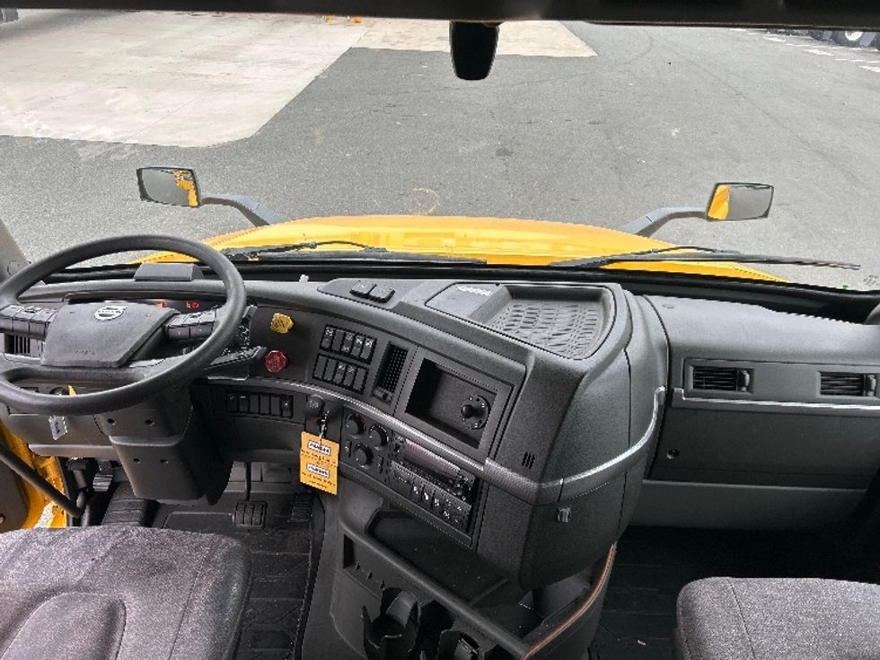 Sleeper Tractor-Heavy Duty Tractors-Volvo-2022-VNL64760-Omaha-NE-602,811\n\t\tmiles-$ 65,750 - Image 12