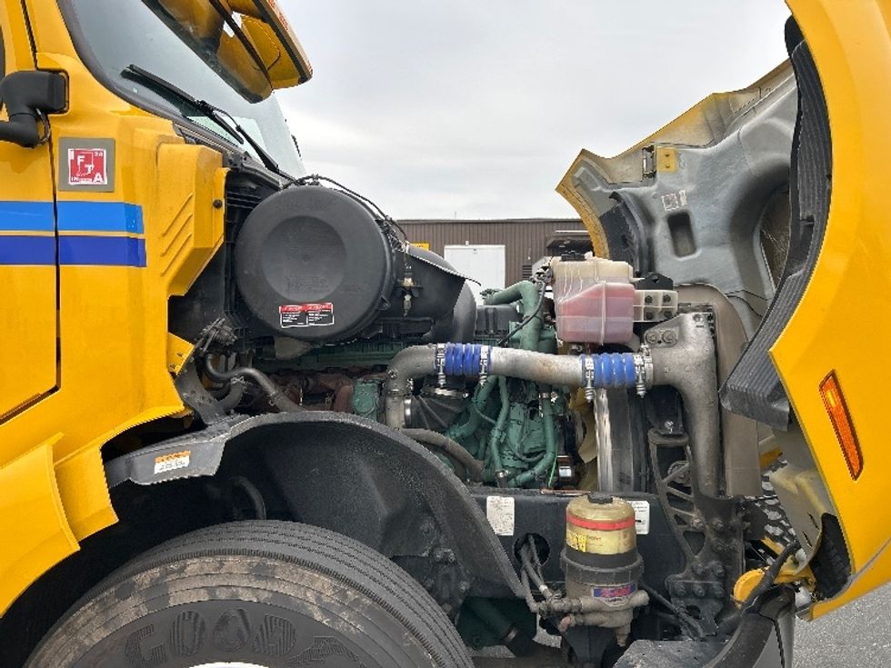 Sleeper Tractor-Heavy Duty Tractors-Volvo-2022-VNL64760-Omaha-NE-602,811\n\t\tmiles-$ 65,750 - Image 20