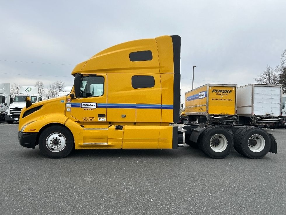 Sleeper Tractor-Heavy Duty Tractors-Volvo-2022-VNL64760-Omaha-NE-602,811\n\t\tmiles-$ 65,750 - Image 4