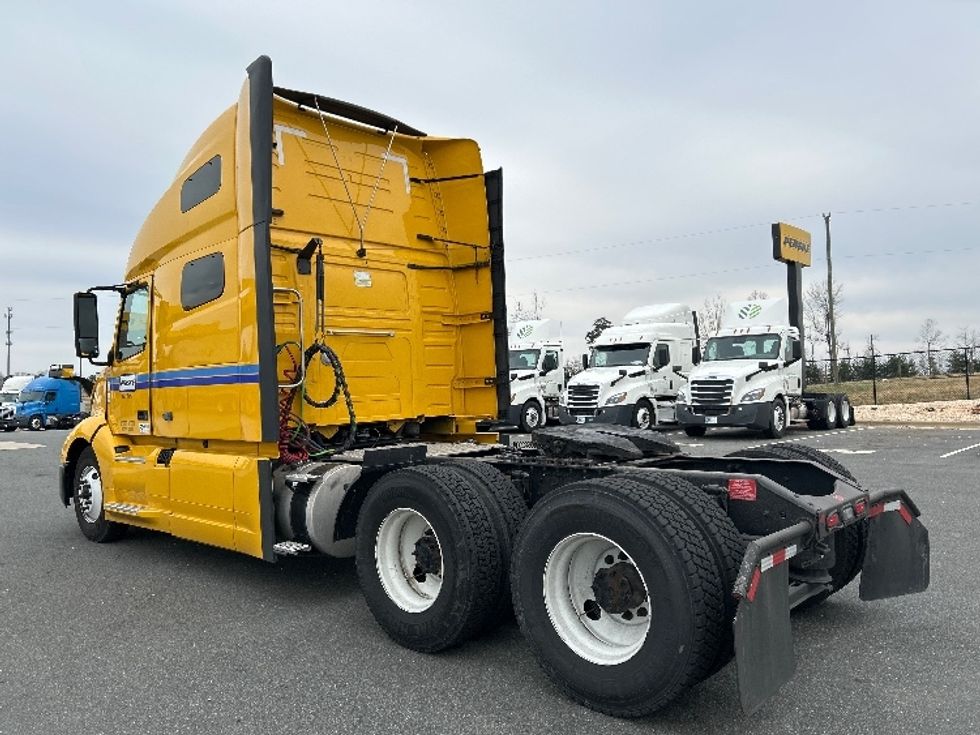 Sleeper Tractor-Heavy Duty Tractors-Volvo-2022-VNL64760-Omaha-NE-602,811\n\t\tmiles-$ 65,750 - Image 5