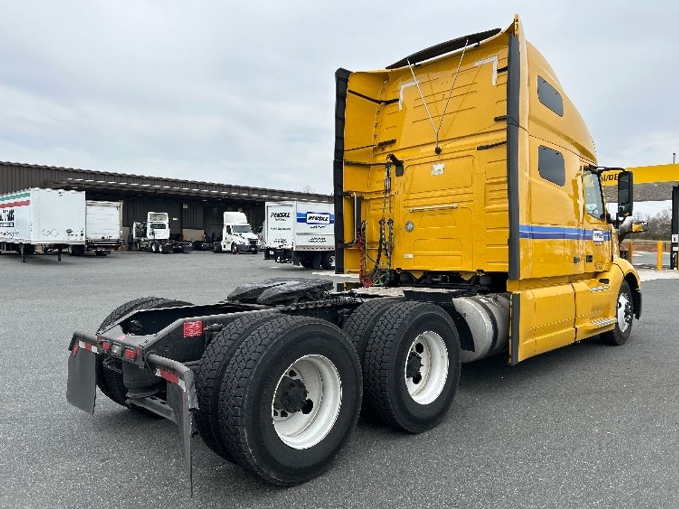 Sleeper Tractor-Heavy Duty Tractors-Volvo-2022-VNL64760-Omaha-NE-602,811\n\t\tmiles-$ 65,750 - Image 7