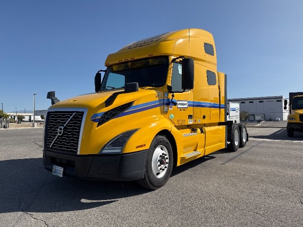 Sleeper Tractor-Heavy Duty Tractors-Volvo-2022-VNL64760-Ontario-CA-379,507\n\t\tmiles-$ 91,250 - Image 3