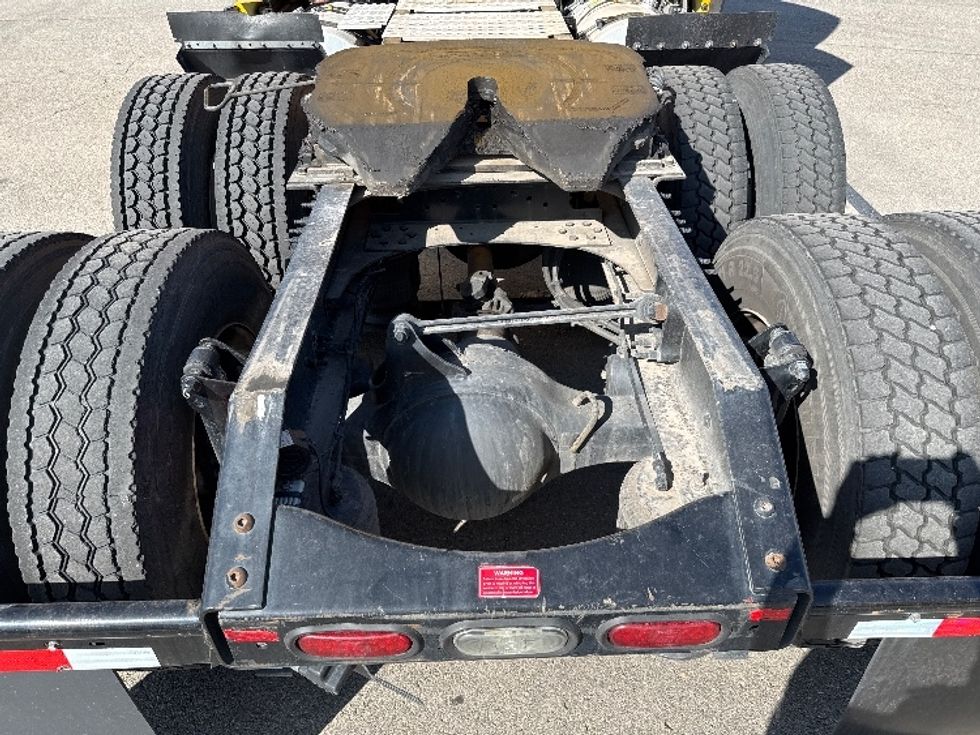 Sleeper Tractor-Heavy Duty Tractors-Volvo-2022-VNL64760-Ontario-CA-379,507\n\t\tmiles-$ 91,250 - Image 6