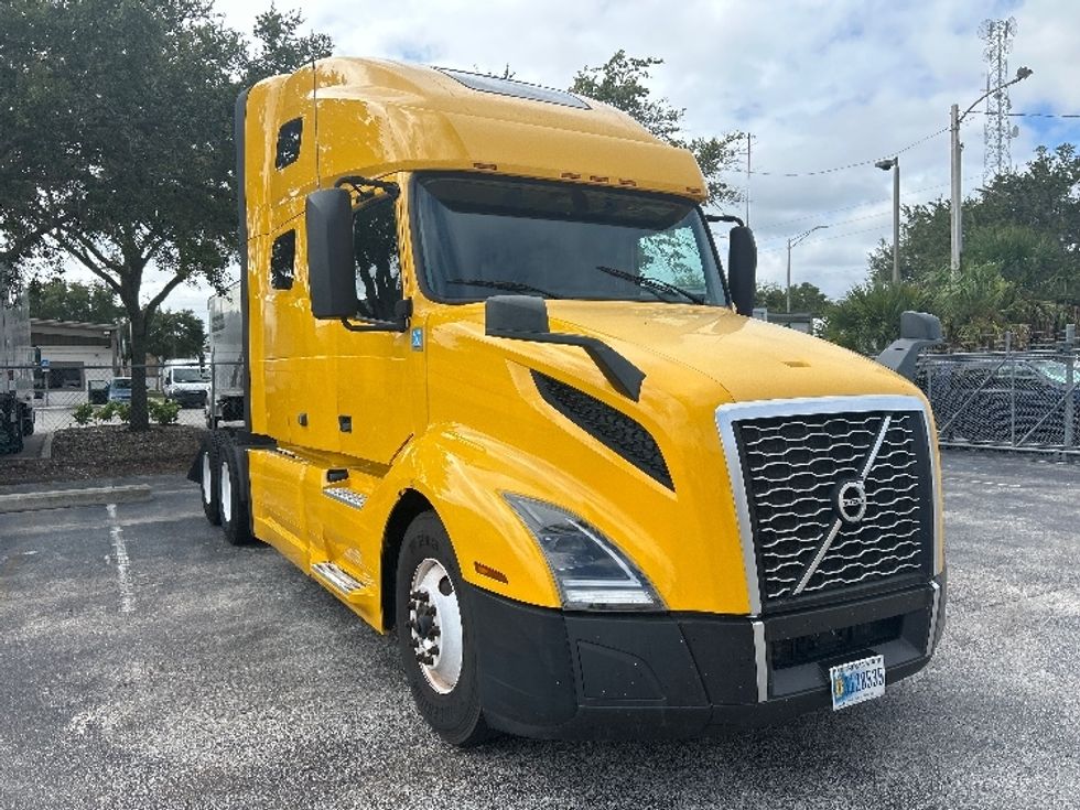 Sleeper Tractor-Heavy Duty Tractors-Volvo-2022-VNL64760-Orlando-FL-399,006\n\t\tmiles-$ 79,250 - Image 1