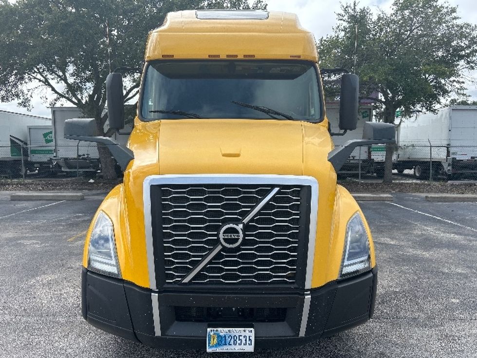 Sleeper Tractor-Heavy Duty Tractors-Volvo-2022-VNL64760-Orlando-FL-399,006\n\t\tmiles-$ 79,250 - Image 2