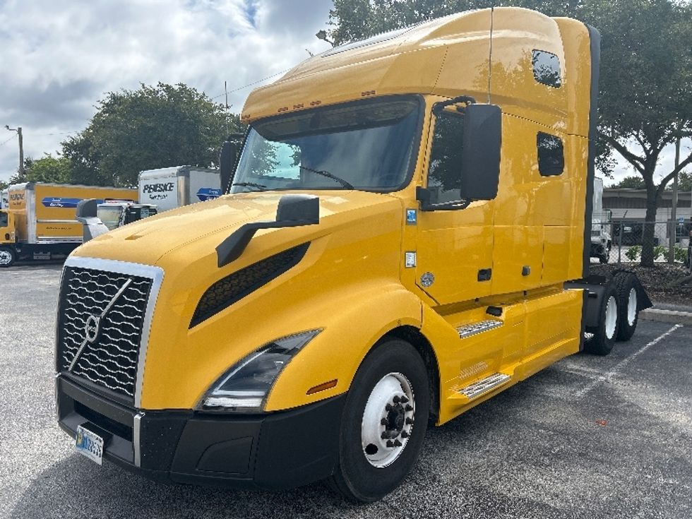 Sleeper Tractor-Heavy Duty Tractors-Volvo-2022-VNL64760-Orlando-FL-399,006\n\t\tmiles-$ 79,250 - Image 3