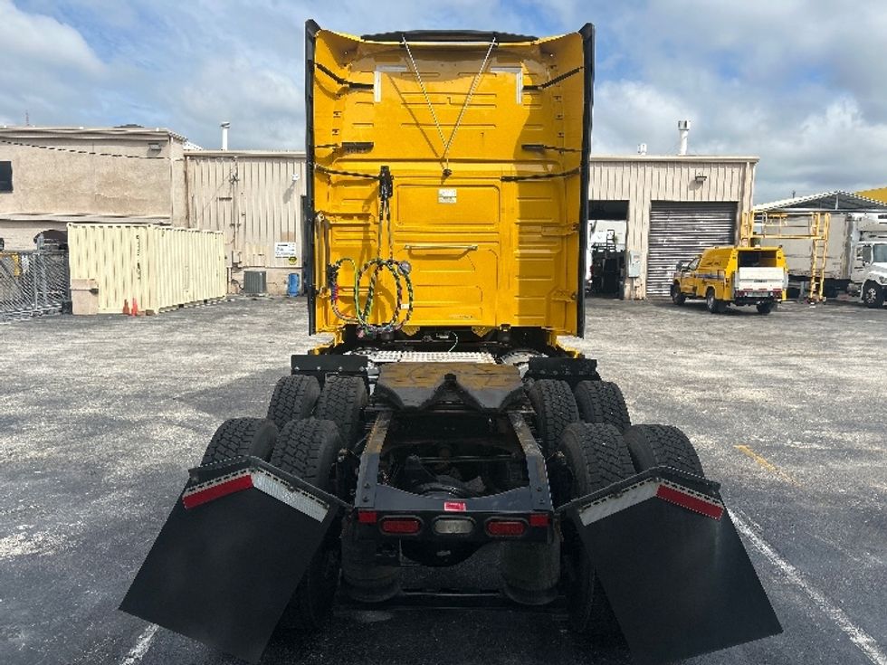 Sleeper Tractor-Heavy Duty Tractors-Volvo-2022-VNL64760-Orlando-FL-399,006\n\t\tmiles-$ 79,250 - Image 6