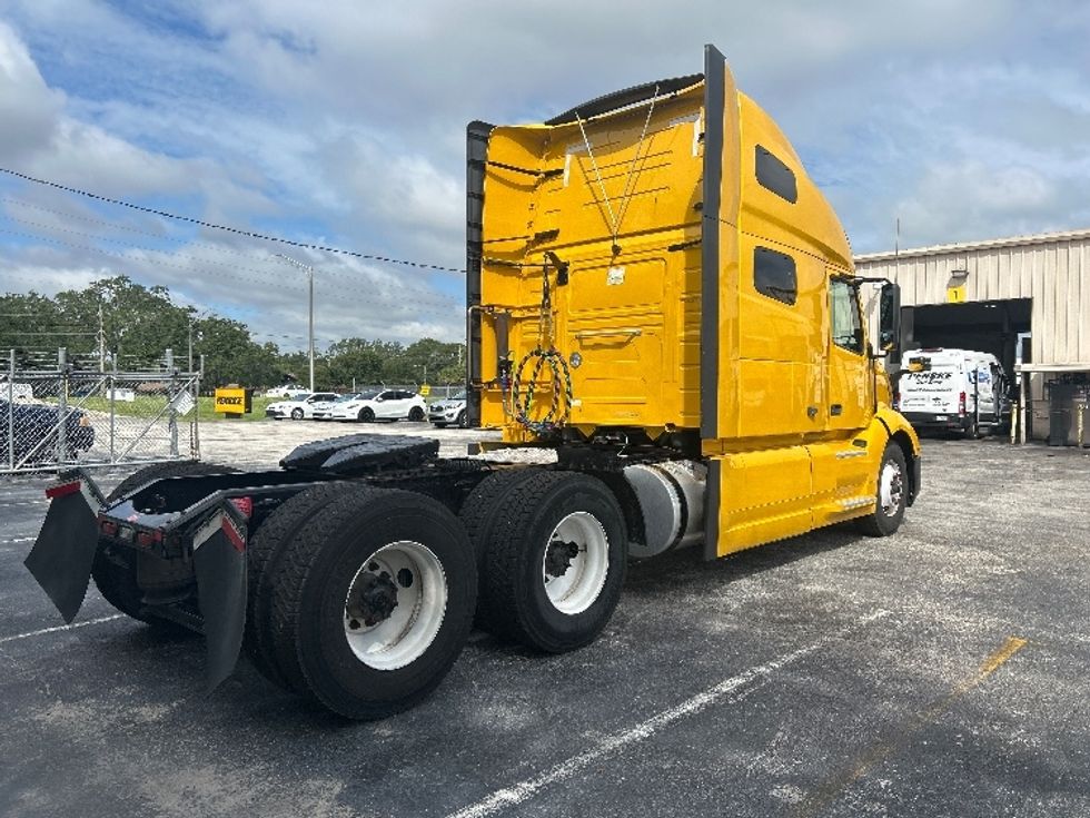 Sleeper Tractor-Heavy Duty Tractors-Volvo-2022-VNL64760-Orlando-FL-399,006\n\t\tmiles-$ 79,250 - Image 7