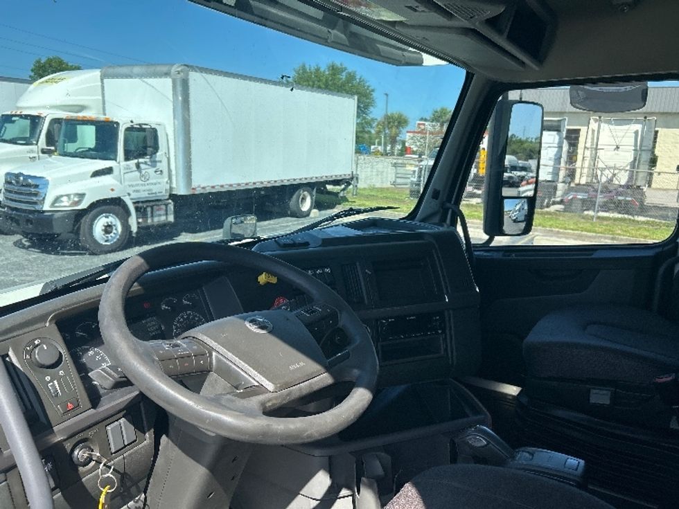Sleeper Tractor-Heavy Duty Tractors-Volvo-2022-VNL64760-Orlando-FL-547,781\n\t\tmiles-$ 70,750 - Image 10