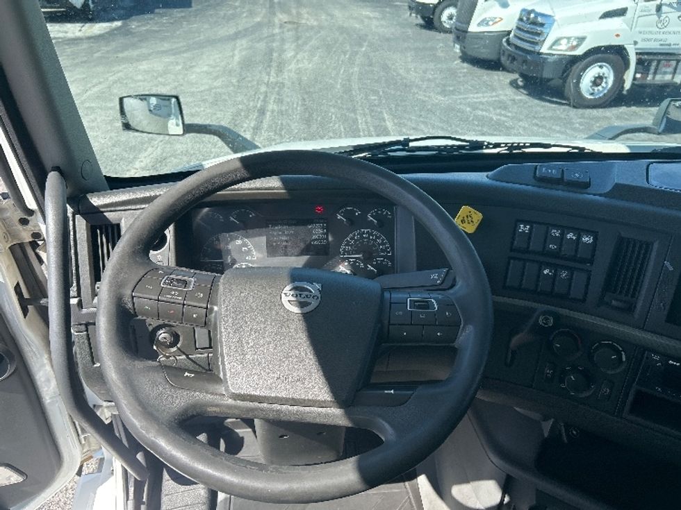 Sleeper Tractor-Heavy Duty Tractors-Volvo-2022-VNL64760-Orlando-FL-547,781\n\t\tmiles-$ 70,750 - Image 11