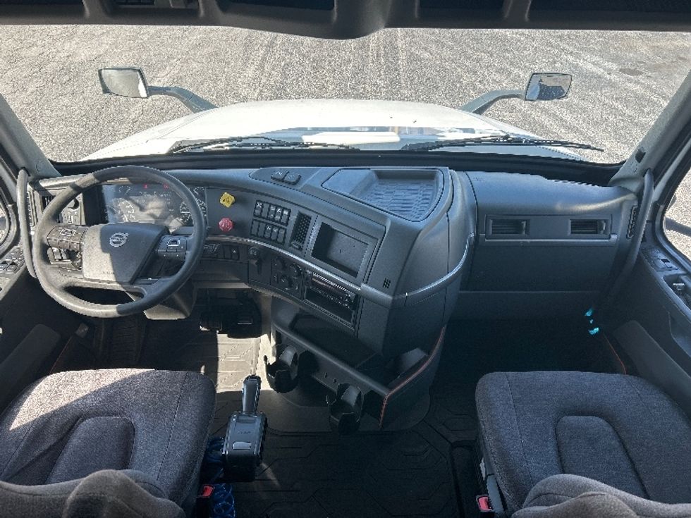 Sleeper Tractor-Heavy Duty Tractors-Volvo-2022-VNL64760-Orlando-FL-547,781\n\t\tmiles-$ 70,750 - Image 12