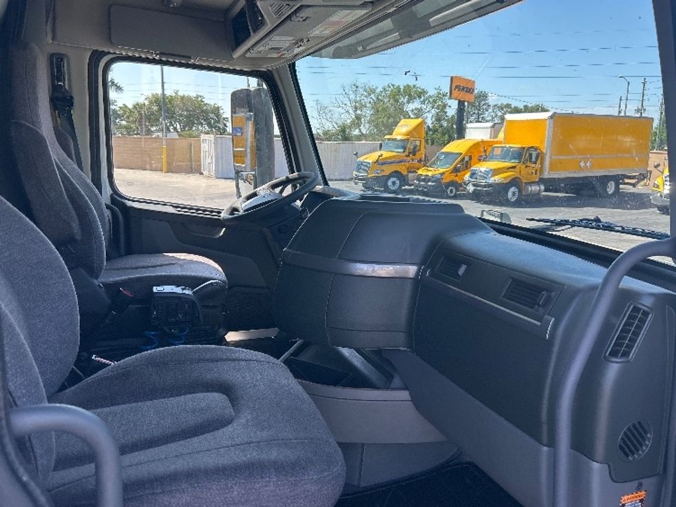 Sleeper Tractor-Heavy Duty Tractors-Volvo-2022-VNL64760-Orlando-FL-547,781\n\t\tmiles-$ 70,750 - Image 15