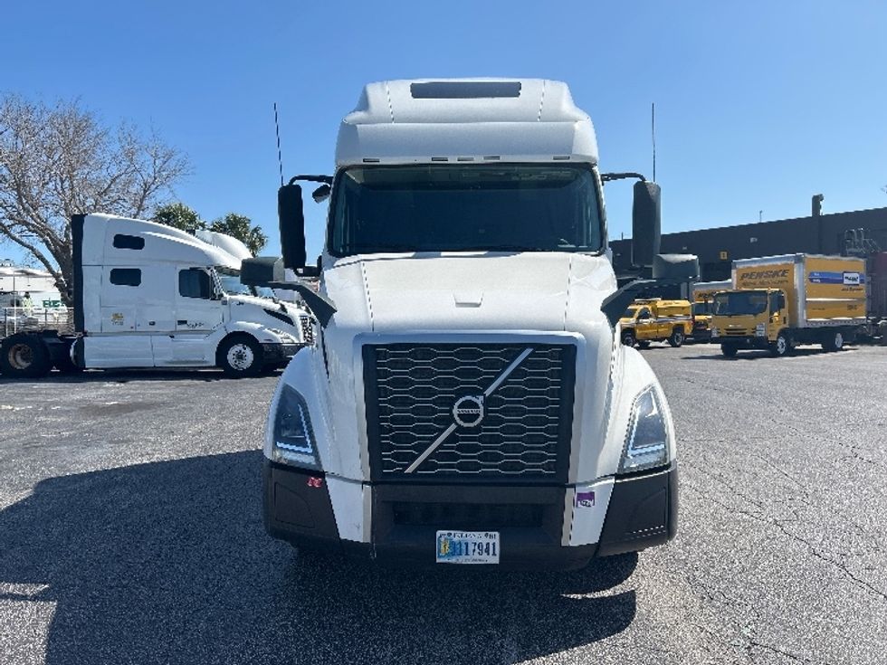 Sleeper Tractor-Heavy Duty Tractors-Volvo-2022-VNL64760-Orlando-FL-547,781\n\t\tmiles-$ 70,750 - Image 2