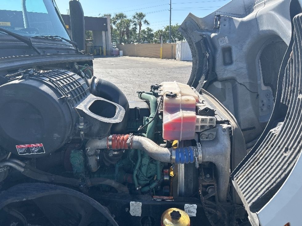 Sleeper Tractor-Heavy Duty Tractors-Volvo-2022-VNL64760-Orlando-FL-547,781\n\t\tmiles-$ 70,750 - Image 20