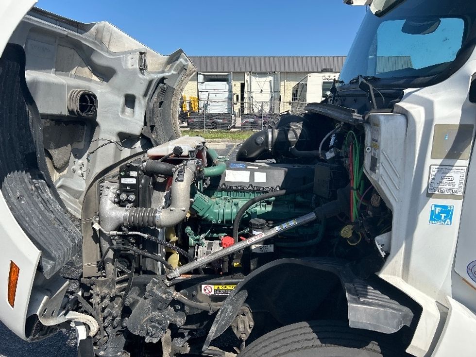 Sleeper Tractor-Heavy Duty Tractors-Volvo-2022-VNL64760-Orlando-FL-547,781\n\t\tmiles-$ 70,750 - Image 21