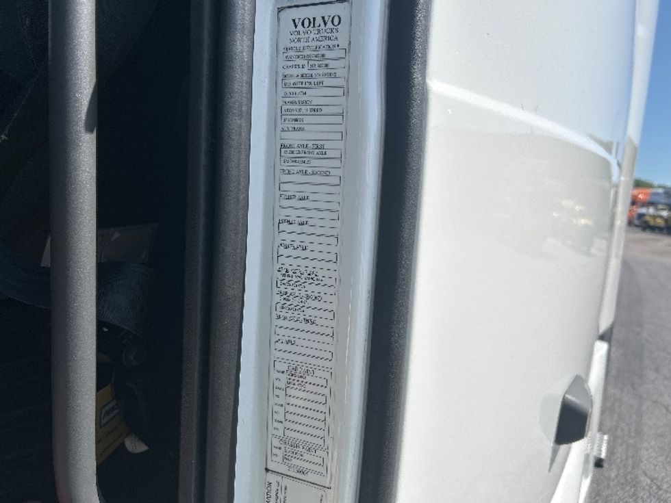 Sleeper Tractor-Heavy Duty Tractors-Volvo-2022-VNL64760-Orlando-FL-547,781\n\t\tmiles-$ 70,750 - Image 22