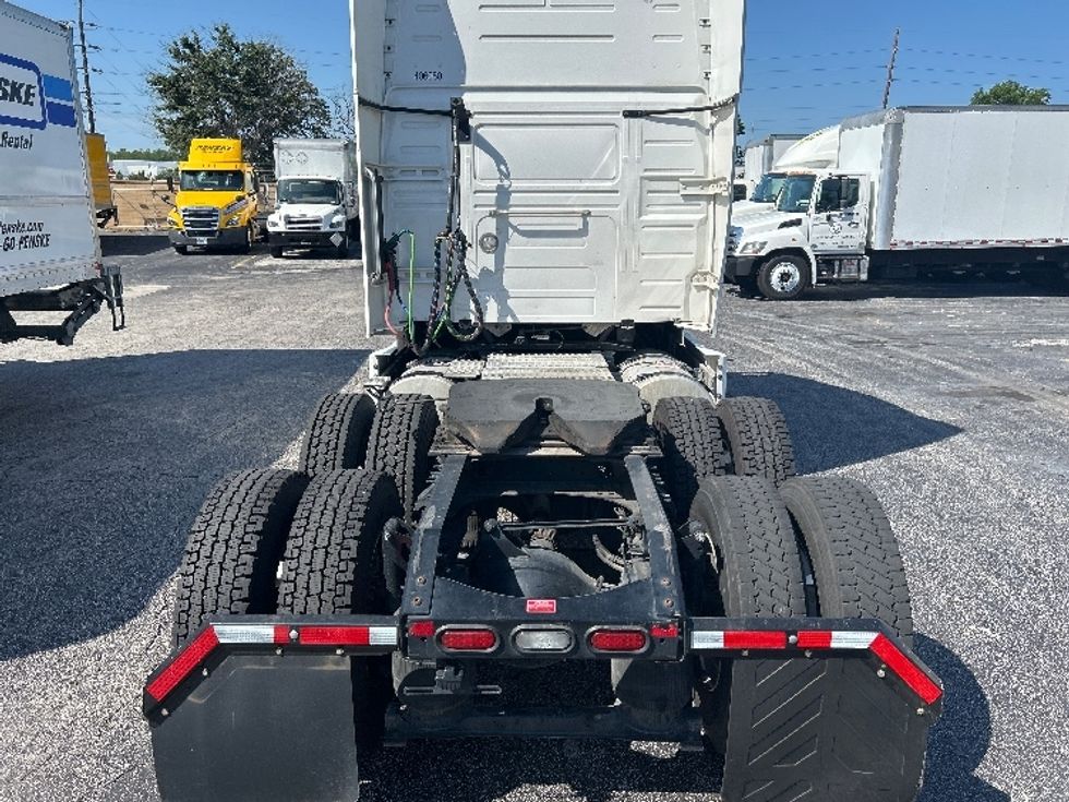 Sleeper Tractor-Heavy Duty Tractors-Volvo-2022-VNL64760-Orlando-FL-547,781\n\t\tmiles-$ 70,750 - Image 6