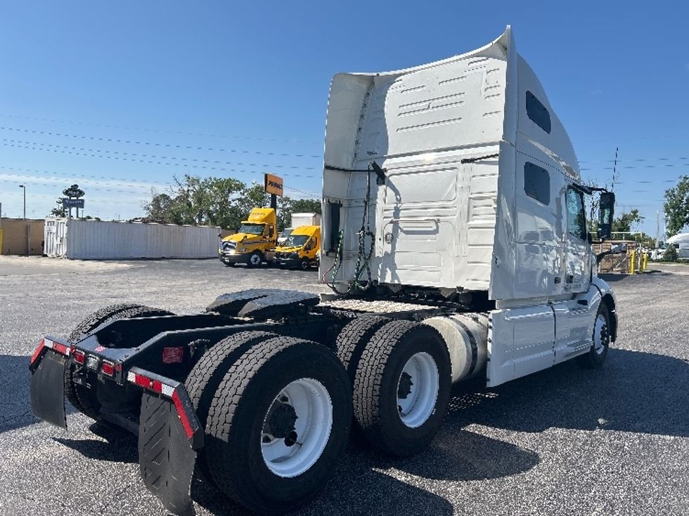 Sleeper Tractor-Heavy Duty Tractors-Volvo-2022-VNL64760-Orlando-FL-547,781\n\t\tmiles-$ 70,750 - Image 7