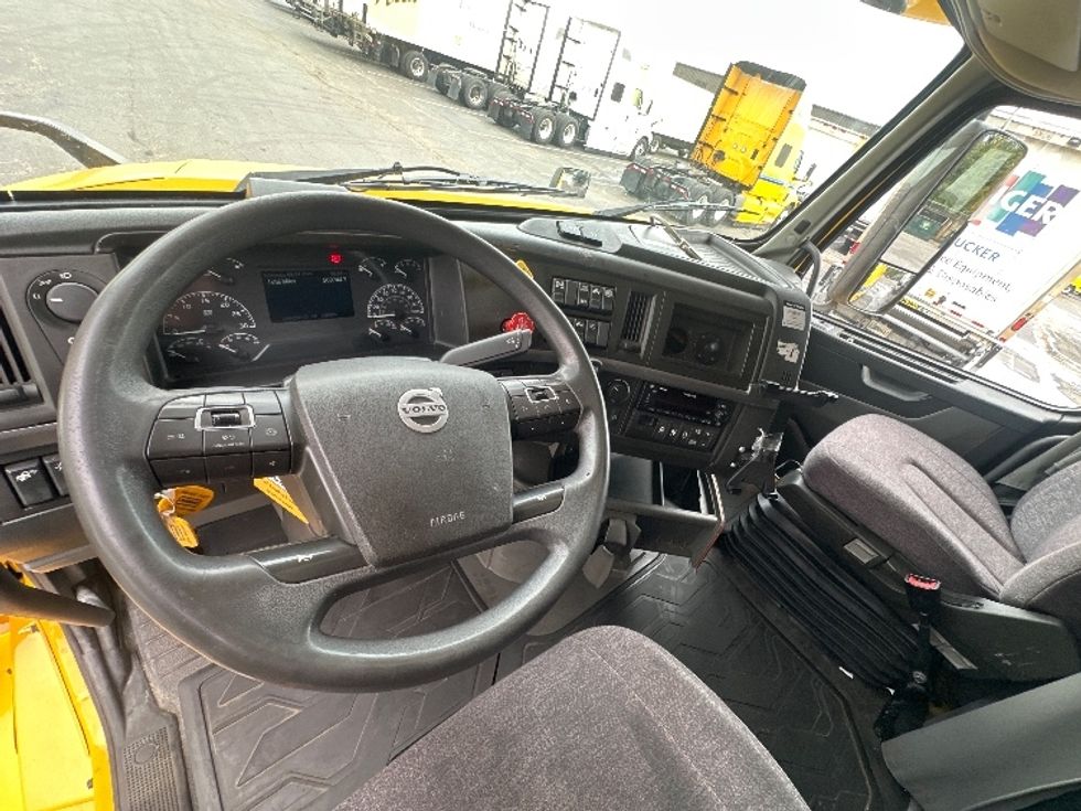 Sleeper Tractor-Heavy Duty Tractors-Volvo-2022-VNL64760-Parsippany-NJ-503,775\n\t\tmiles-$ 67,750 - Image 10