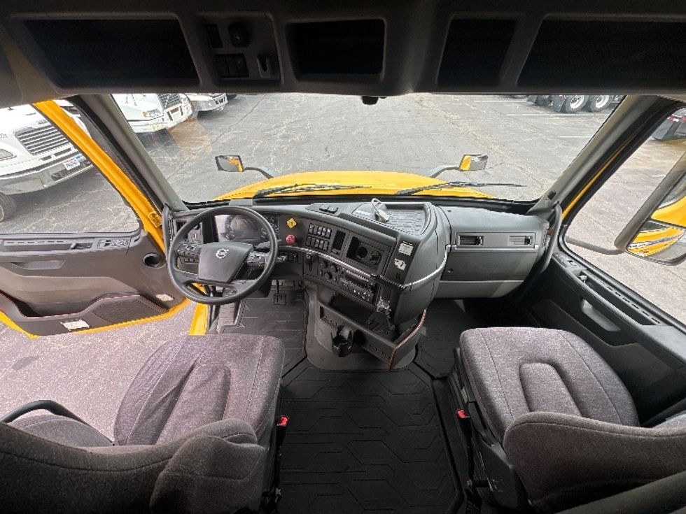 Sleeper Tractor-Heavy Duty Tractors-Volvo-2022-VNL64760-Parsippany-NJ-503,775\n\t\tmiles-$ 67,750 - Image 12