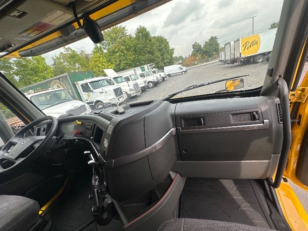 Sleeper Tractor-Heavy Duty Tractors-Volvo-2022-VNL64760-Parsippany-NJ-503,775\n\t\tmiles-$ 67,750 - Image 14