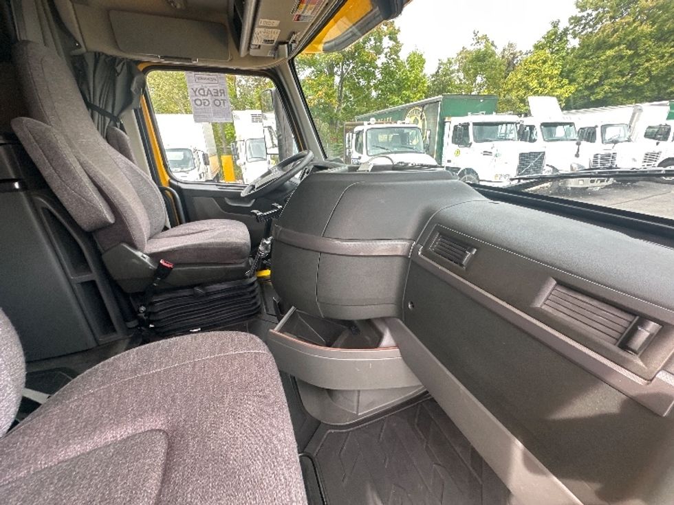 Sleeper Tractor-Heavy Duty Tractors-Volvo-2022-VNL64760-Parsippany-NJ-503,775\n\t\tmiles-$ 67,750 - Image 15