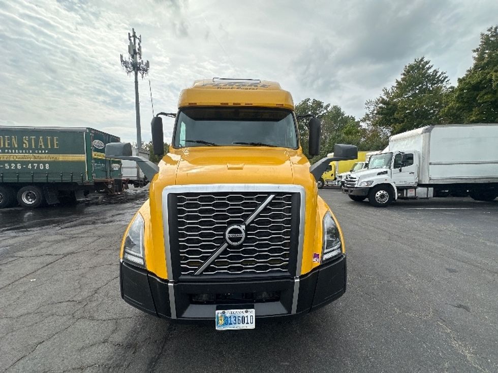 Sleeper Tractor-Heavy Duty Tractors-Volvo-2022-VNL64760-Parsippany-NJ-503,775\n\t\tmiles-$ 67,750 - Image 2