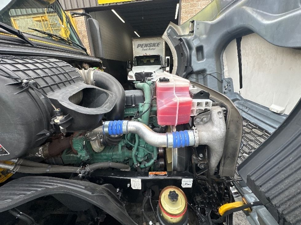 Sleeper Tractor-Heavy Duty Tractors-Volvo-2022-VNL64760-Parsippany-NJ-503,775\n\t\tmiles-$ 67,750 - Image 20