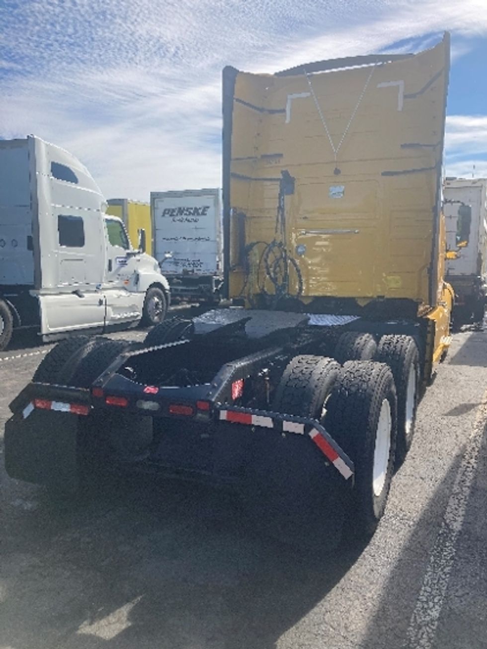 Sleeper Tractor-Heavy Duty Tractors-Volvo-2022-VNL64760-Parsippany-NJ-503,775\n\t\tmiles-$ 67,750 - Image 6