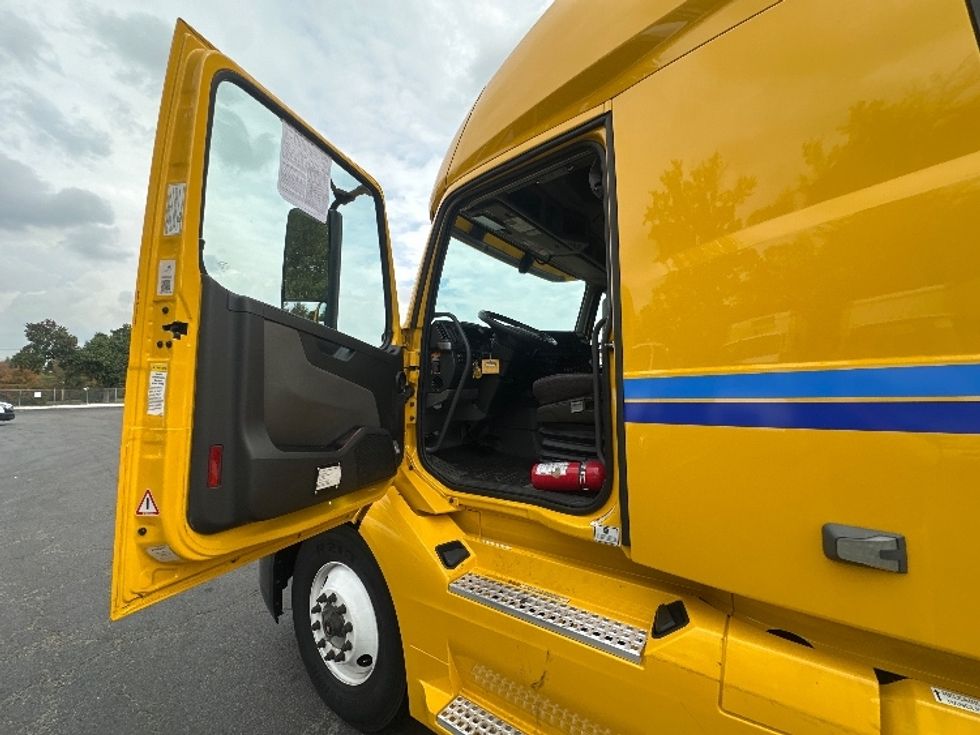 Sleeper Tractor-Heavy Duty Tractors-Volvo-2022-VNL64760-Parsippany-NJ-503,775\n\t\tmiles-$ 67,750 - Image 9