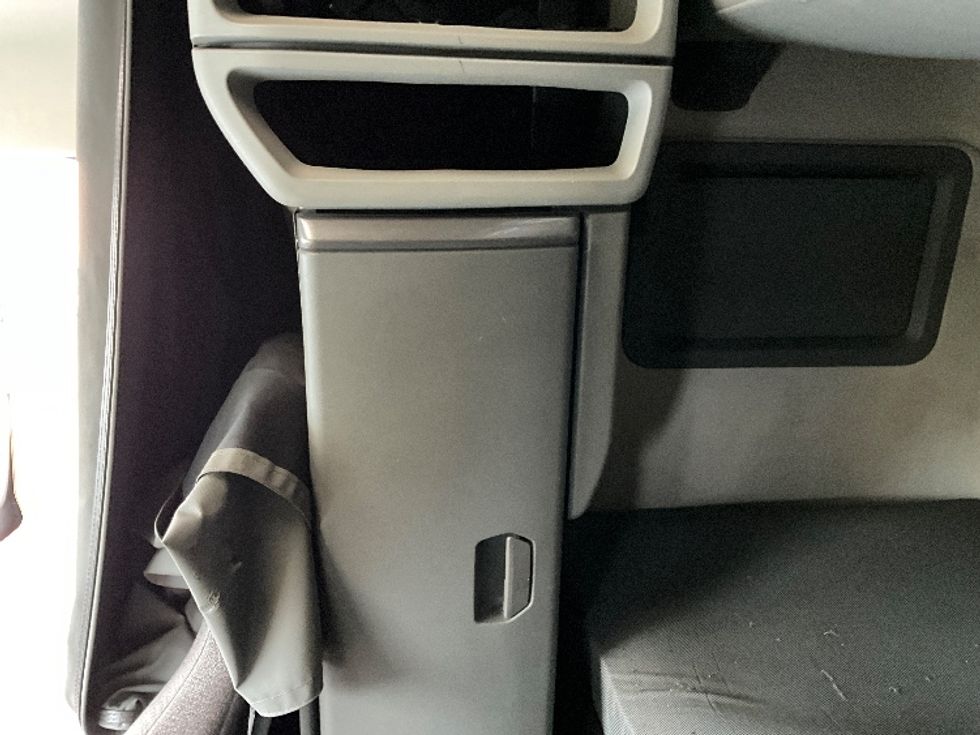 Sleeper Tractor-Heavy Duty Tractors-Volvo-2022-VNL64760-Pasco-WA-540,792\n\t\tmiles-$ 78,250 - Image 19