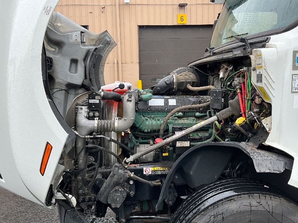 Sleeper Tractor-Heavy Duty Tractors-Volvo-2022-VNL64760-Pasco-WA-540,792\n\t\tmiles-$ 78,250 - Image 21