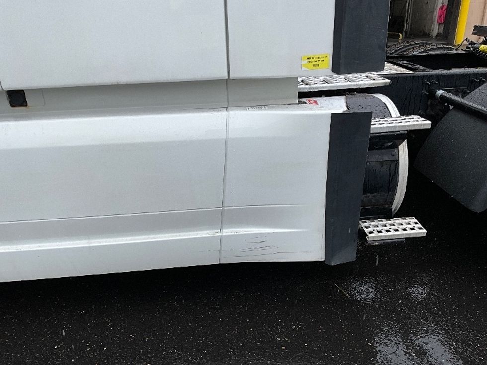 Sleeper Tractor-Heavy Duty Tractors-Volvo-2022-VNL64760-Pasco-WA-540,792\n\t\tmiles-$ 78,250 - Image 25