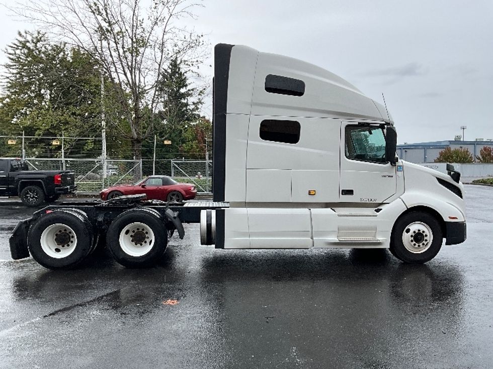 Sleeper Tractor-Heavy Duty Tractors-Volvo-2022-VNL64760-Pasco-WA-540,792\n\t\tmiles-$ 78,250 - Image 8