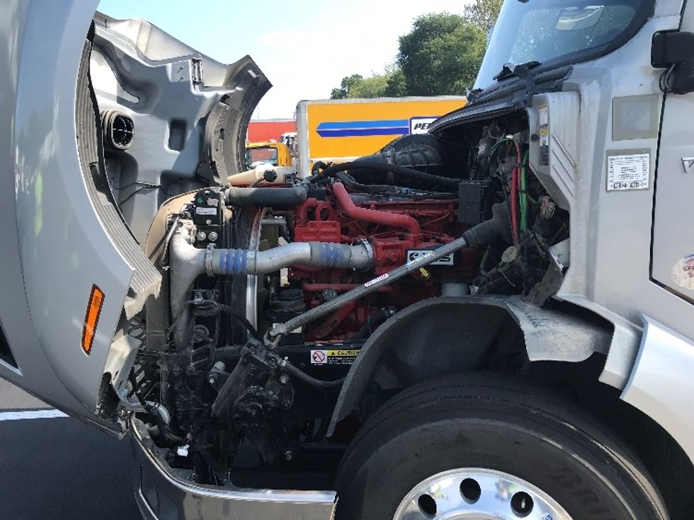 Sleeper Tractor-Heavy Duty Tractors-Volvo-2022-VNL64760-Pennsauken-NJ-469,041\n\t\tmiles-$ 75,250 - Image 21