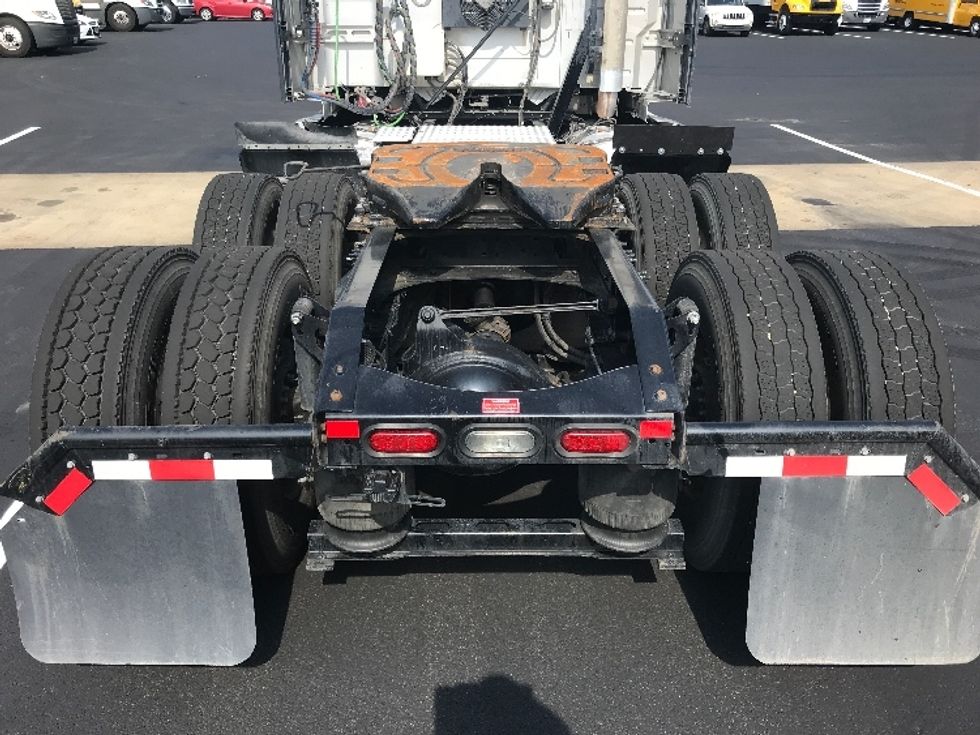 Sleeper Tractor-Heavy Duty Tractors-Volvo-2022-VNL64760-Pennsauken-NJ-469,041\n\t\tmiles-$ 75,250 - Image 6