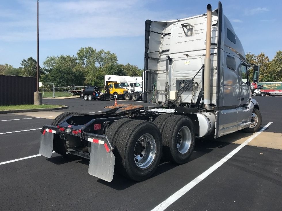 Sleeper Tractor-Heavy Duty Tractors-Volvo-2022-VNL64760-Pennsauken-NJ-469,041\n\t\tmiles-$ 75,250 - Image 7