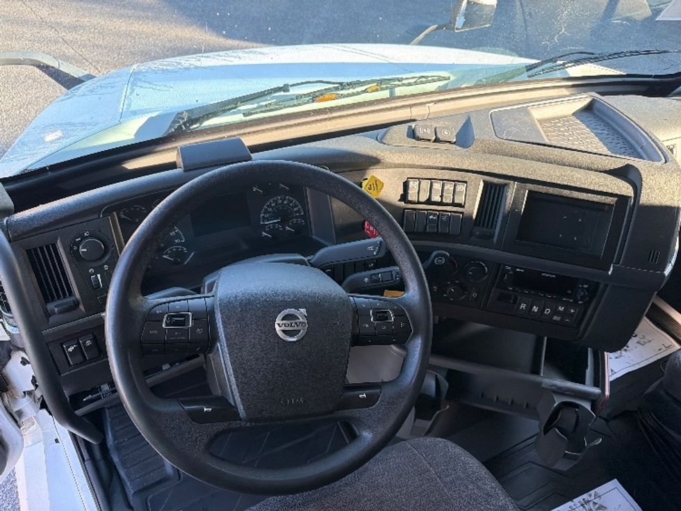 Sleeper Tractor-Heavy Duty Tractors-Volvo-2022-VNL64760-Pensacola-FL-399,898\n\t\tmiles-$ 79,750 - Image 10