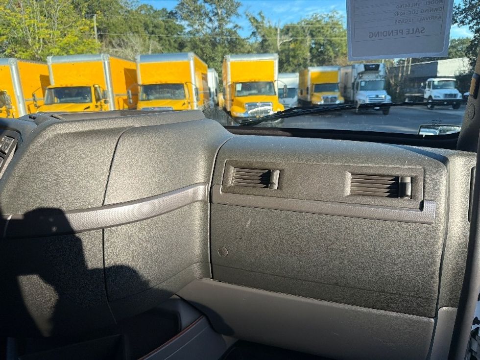 Sleeper Tractor-Heavy Duty Tractors-Volvo-2022-VNL64760-Pensacola-FL-399,898\n\t\tmiles-$ 79,750 - Image 13